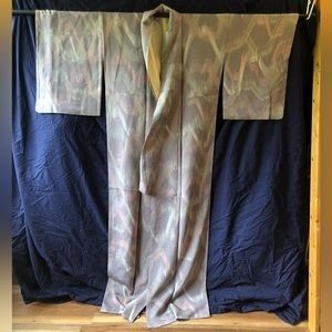 Mauve silk crepe kimono with 80’s vapour wave pattern
